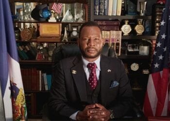 « Kanal la pap kanpe », l’Ambassadeur Hugues Sanon mêle sa voix au « concert patriotique »