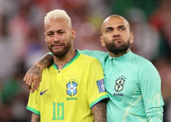 Selon le PSG, Neymar a financièrement soutenu Dani Alves pour réduire sa peine après sa condamnation pour viol.